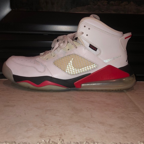 Jordan son of Mars 270. Fantastic condition, white and red, mens size 12. - Picture 3 of 8